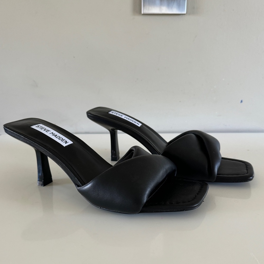 NEW Steve Madden Thai kitten heel black leather sandal - 8
